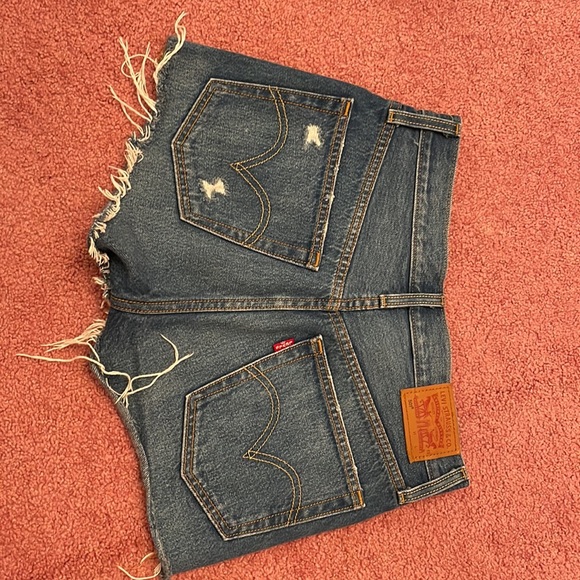 Levi’s 501 Jean shorts - Picture 2 of 3
